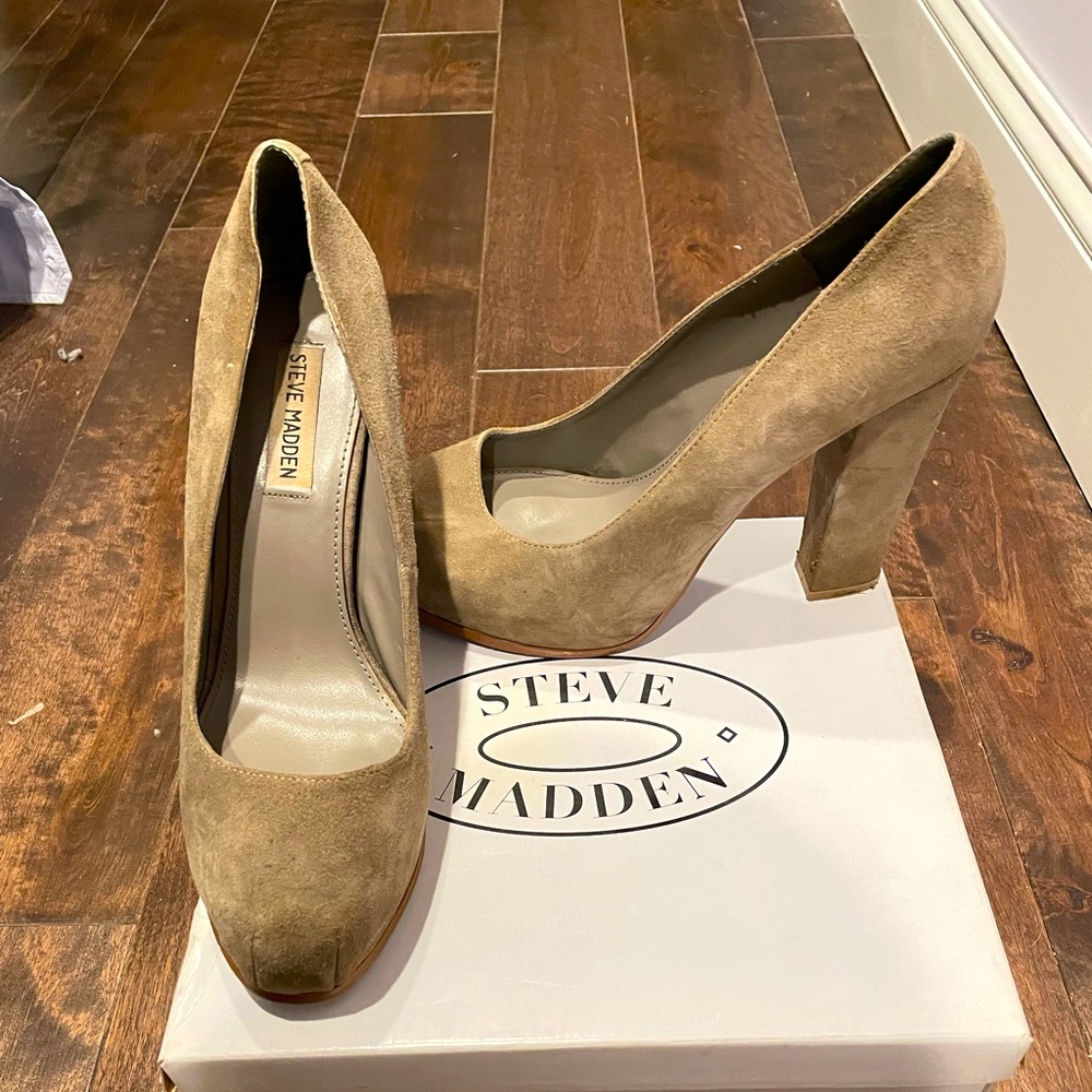 Steve Madden 4” chunky heel. Taupe Suede. Worn twice. Size 10.